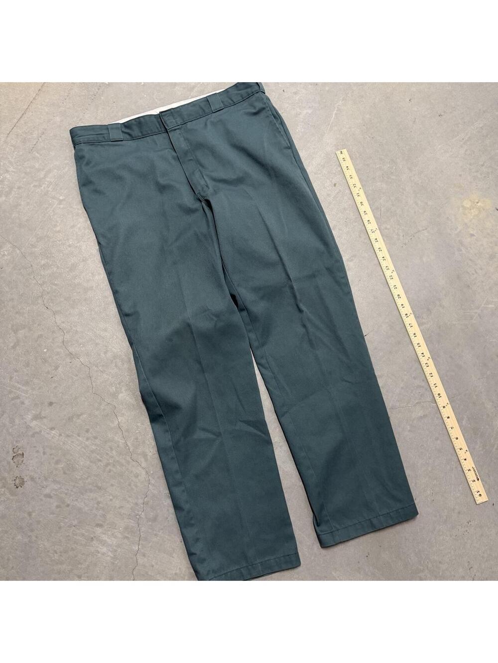 2000s Dickies Men's Caledon Green Chino Workwear Pants Sized 40x34